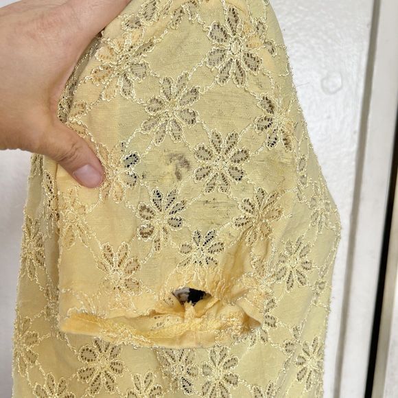 Covington Womens Blouse Size Large Floral Yellow Short Sleeve Embroidered Thread - Picture 16 of 16